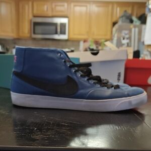 Nike SB BLZR Court MID PRM sneakers